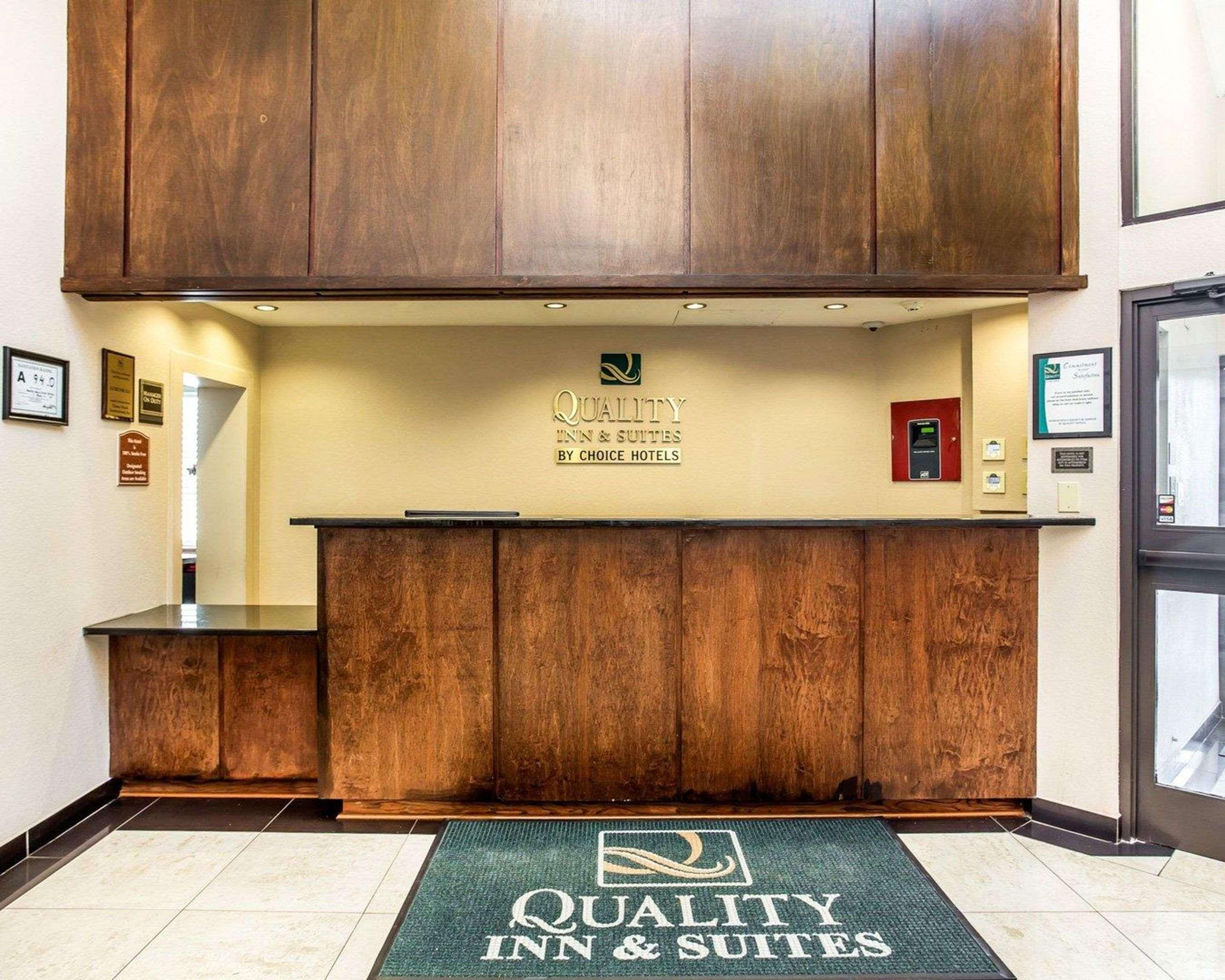 Quality Inn & Suites Coliseum Greensboro Exterior photo